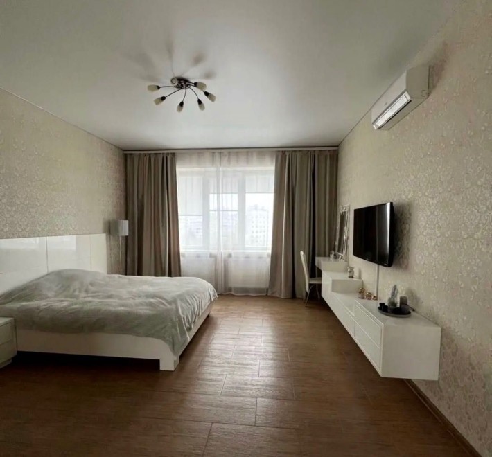 Простора квартира у жк Ліко-Град 3! Метро Виставковий центр - фото 1