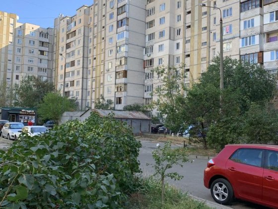 Двухкомнатная срочно продам Киев