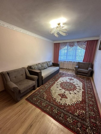 Простора 1-кімнатна квартира в гарному стані - фото 1