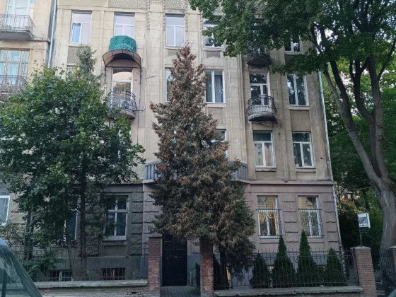 Продаж 4кім. квартири в австрійському люксі біля польського посольства Львів