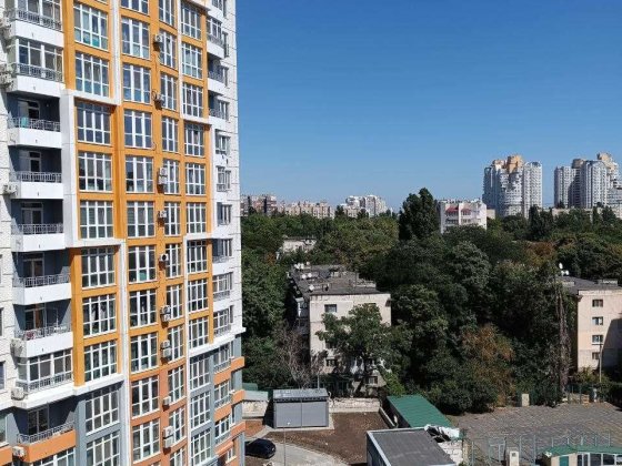 Простора квартира в новобудові біля парка Перемоги Одеса