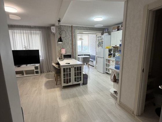 Продам 3-х комн студию в центре! Запорожье