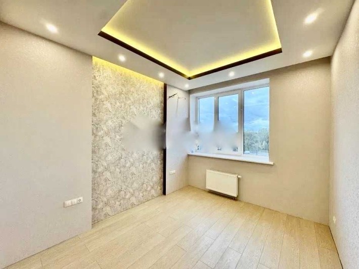 Продам 2 кімн. кв-ру Кінний ринок пр. Героїв Харкова 131 А - фото 1