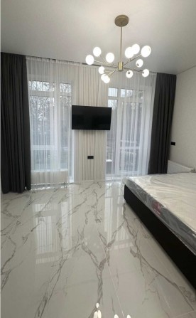 Стильная квартира с евроремонтом у моря - фото 1