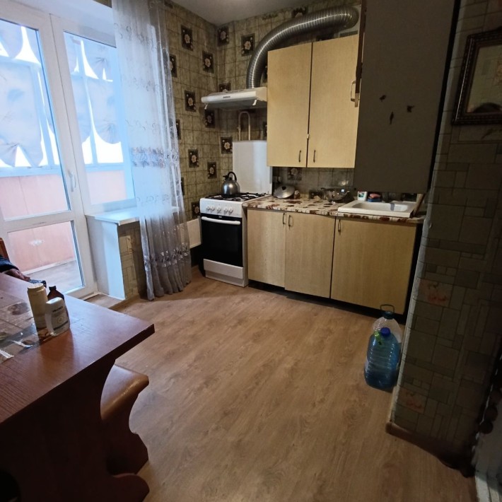 Продаю 1 ком.кв. Намыв ( Лазурная ) , жилое состояние, балкон и лоджия - фото 1