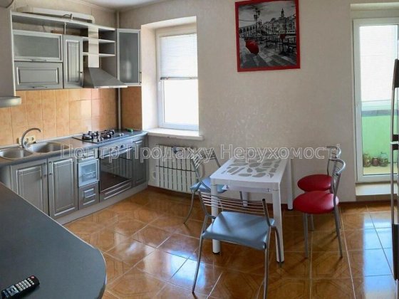 R8 Продам 3к. квартиру з ремонтом біля метро Захисників України Харків