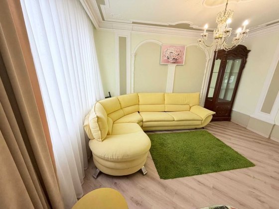 Продається сучасна трикімнатна квартира Харьков