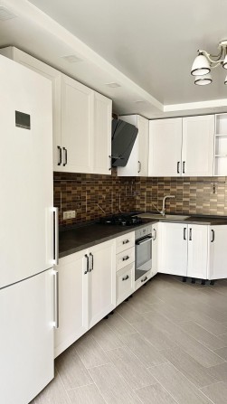 ЖЖ Щасливий Соборна 10 Б Петропавлівська Борщагівка - фото 1