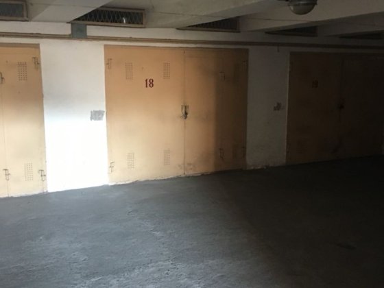 Здається  паркінг (гараж) Киев