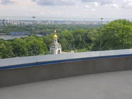 Продам (398м2)вид на Дніпро,квартира з терасою  на Мазепи 11б Київ