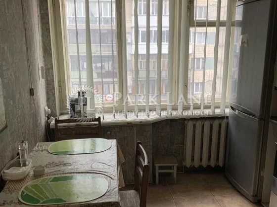 2кім. 57кв.м. на Липках ст.М Кловська Київ