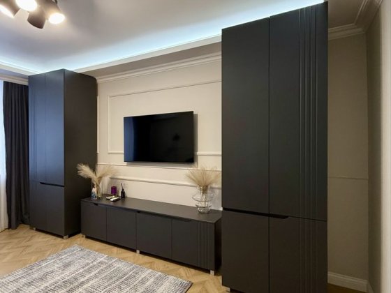 Продам 2х.к  квартиру 45 кв.м на 1-му поверсі вул. І. Дзюби 8 Київ