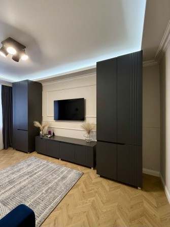 Продам 2х.к  квартиру 45 кв.м на 1-му поверсі вул. І. Дзюби 8 - фото 1