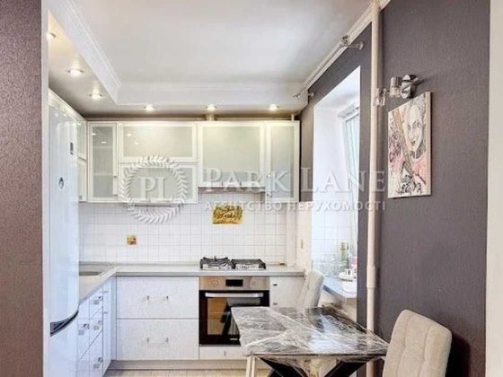 Продаж 3к квартири з ремонтом Тульчинська 7 Куренівка Київ