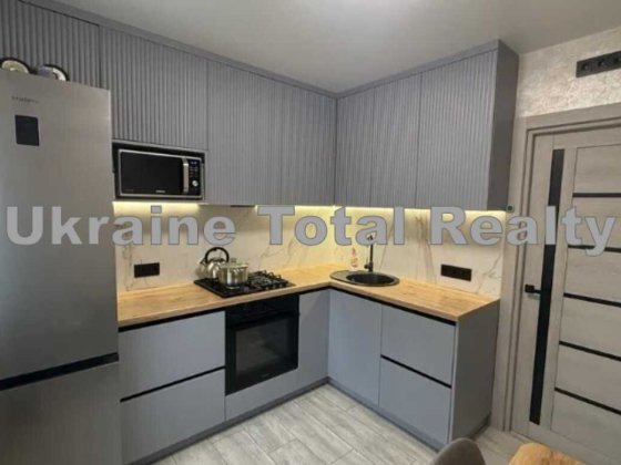 2к квартира з ремонтом біля швидкісного! Вул Григоровича-Барського 3 Киев