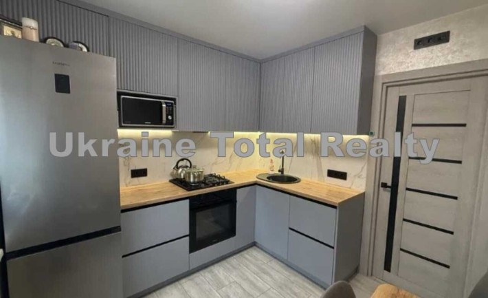 2к квартира з ремонтом біля швидкісного! Вул Григоровича-Барського 3 - фото 1