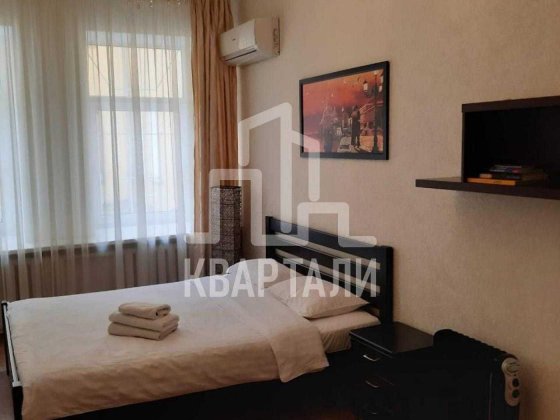 Продаж 1 кім. вул. Мала Житомирська 18 Майдан Незалежності 3х Київ