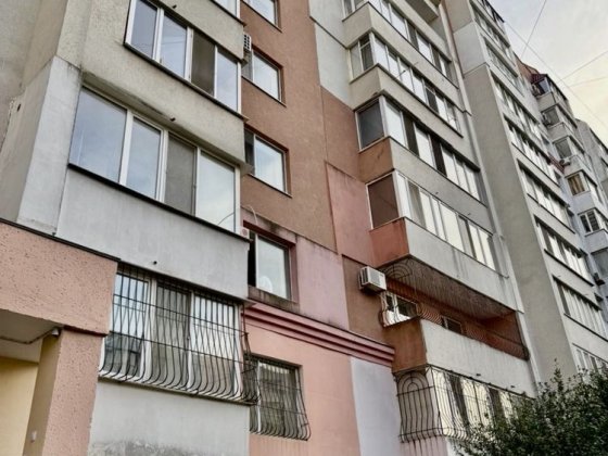 Продам трехкомнатную квартиру в кирпчном доме .Выгодная цена! Одеса