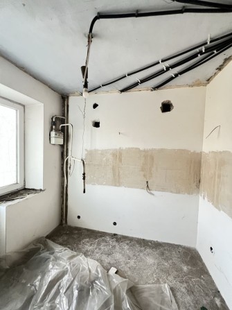 В Продажу 1 к к на Космонавтів - фото 1