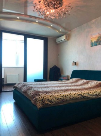 Продам трехкомнатную квартиру в кирпичном доме рядом с Центром - фото 1