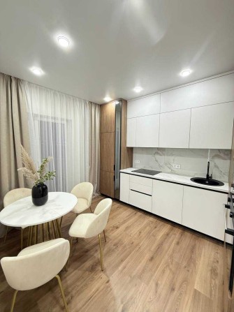 Сучасна 1-кімнатна квартира на Фонтані - фото 1