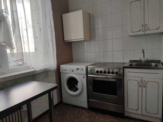 Продам 3 ком.  квартиру 4/9, метро Барабашова, по пр.Юбилейному. Харьков