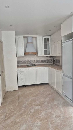 Продам 1 кімнатну квартиру, цоколь вул. Січова 31 - фото 1