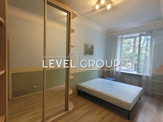 Юрківська, Поділ, 3пов, стильна 2кім сталінка, ремонт, Тараса Шевченка Київ