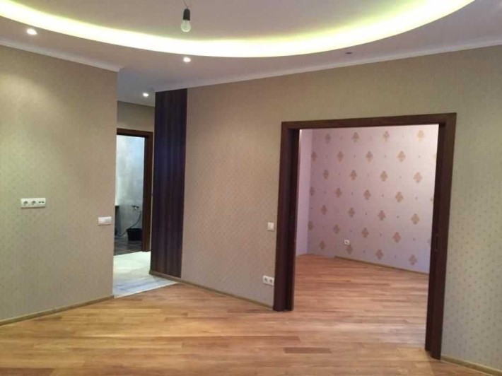 Продаж 2-к квартири по вул. В.Вінниченка / Коцюбинського, Сталінка - фото 1