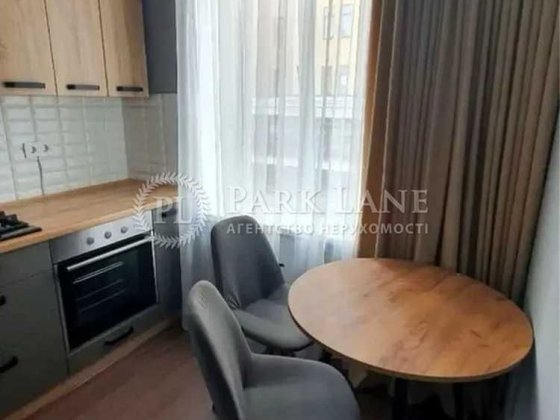 Продаж 1к в істор Центрі біля метро Університет Гоголівська 11/39 Київ