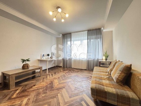 БЕЗ КОМІСІЇ Продаж 3-к квартири вул.Антонова 43 Солом'янський район Киев