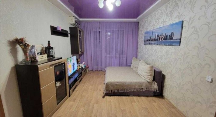 Продам 2-х кімнатну квартиру, метро 10 хвилин. Одеська. - фото 1