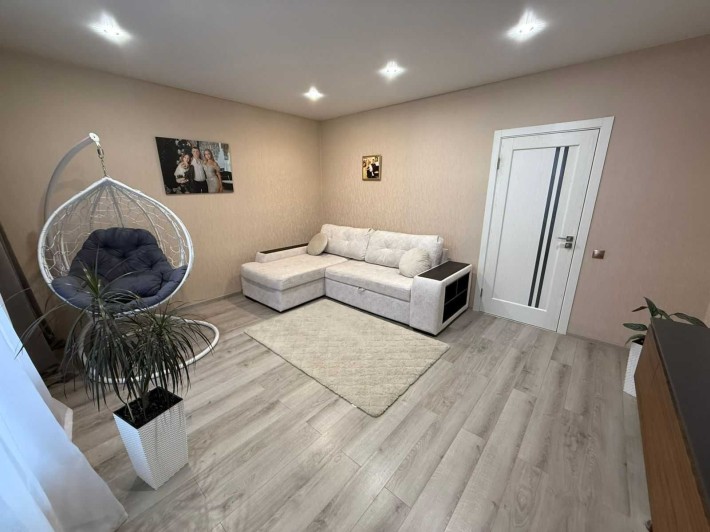 Двохкімнатна квартира 65м.кв.,з якісним ремонтом, меблями, технікою! - фото 1