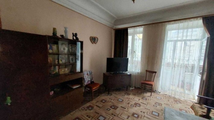 3к на Богдана Хмельницкого средний этаж 2 балкона своё отопление - фото 1