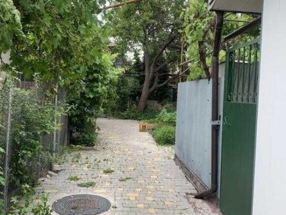 Продам двокімнатну квартиру з власним двором та парковкою наЧеремушках Одесса