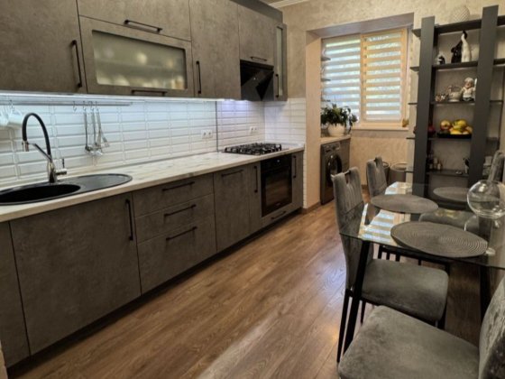 Продам трёхкомнатную квартиру на Салтовке Харків