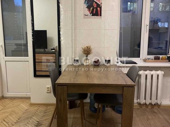 Простора квартира з ремонтом у самому центрі інфраструктури — КПІ Київ