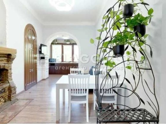 Продаж! 2-к квартира з ремонтом, вул. Межигірська Киев