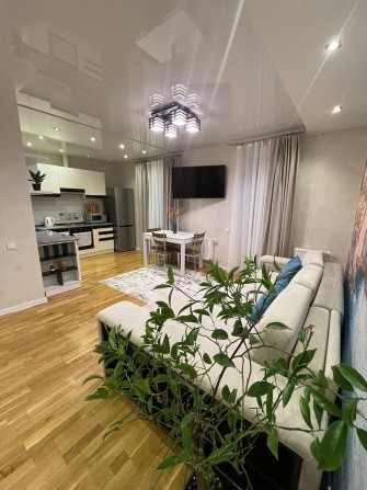 Продам під Є-відновлення, Є-оселю видову двохкімнатну квартиру в Києві - фото 1