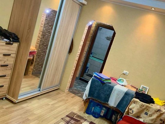 Швидкий продаж 3к квартира бiля метро Академмістечко правий берег Київ