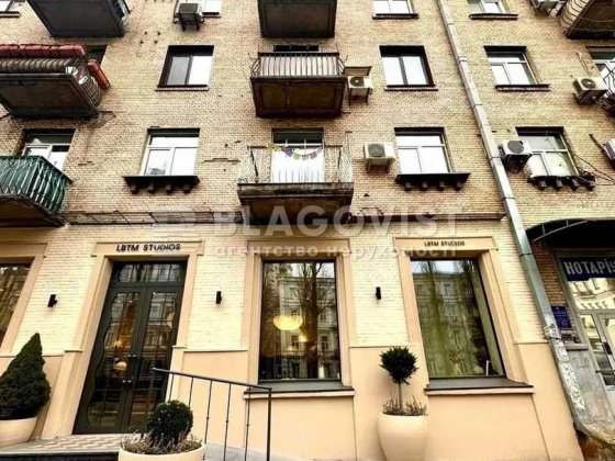 Центр бульвар Тараса Шевченка, 10 Сталінка Бессарабська площа Київ