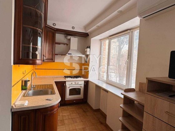 Затишна 3к в хорошому житловому стані, просп. Берестейський 18 Киев