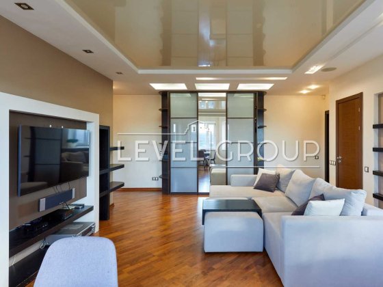 3К Юрківська 28  72м Поділ Метро Тараса Шевченка Киев