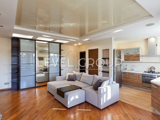 Продаж 3-к квартира з ремонтом, Подільський район Киев