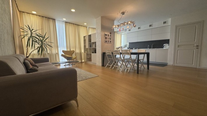 Продаю 3 ком.квартиру 144м2 ЖК Молодежный, ул.М.Мыслы,48В - фото 1