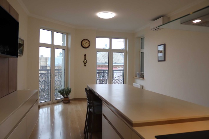 Без % Продажа 2к, 90кв.м Ул.Спасская 35, Клубный дом на Подоле - фото 1