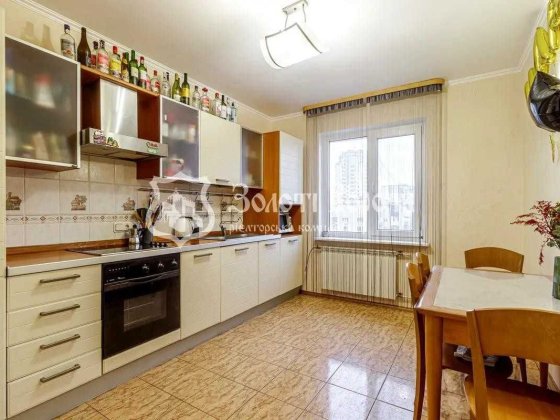 Продам 3-кімнатну оселю по вул. Тетянинска, 7, Солом'янський р-н Киев