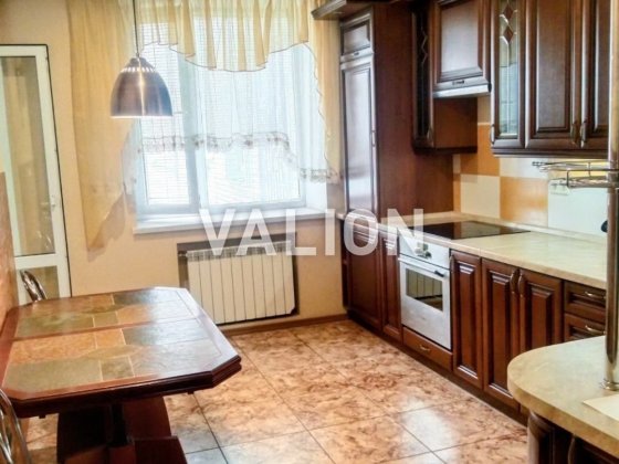 Продам  3 комнатную квартиру  по  ул. Верховинца,10.Медгородок, НАУ Київ