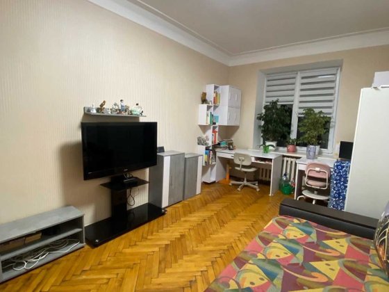 3 кімнатна сталінка з ліфтом та з ремонтом! Севастопольска площа. Київ