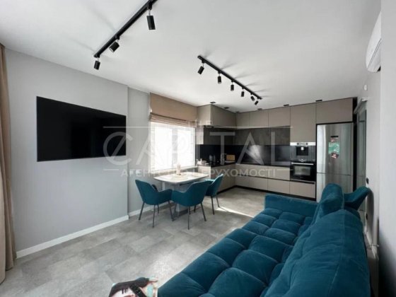 Простора 2-кімнатна квартира з кухнею-студією в ЖК Family  Friends Киев